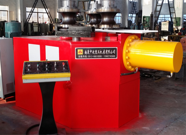 大型液壓對(duì)稱式彎曲機(jī) 大型液壓對(duì)稱式彎曲機(jī)